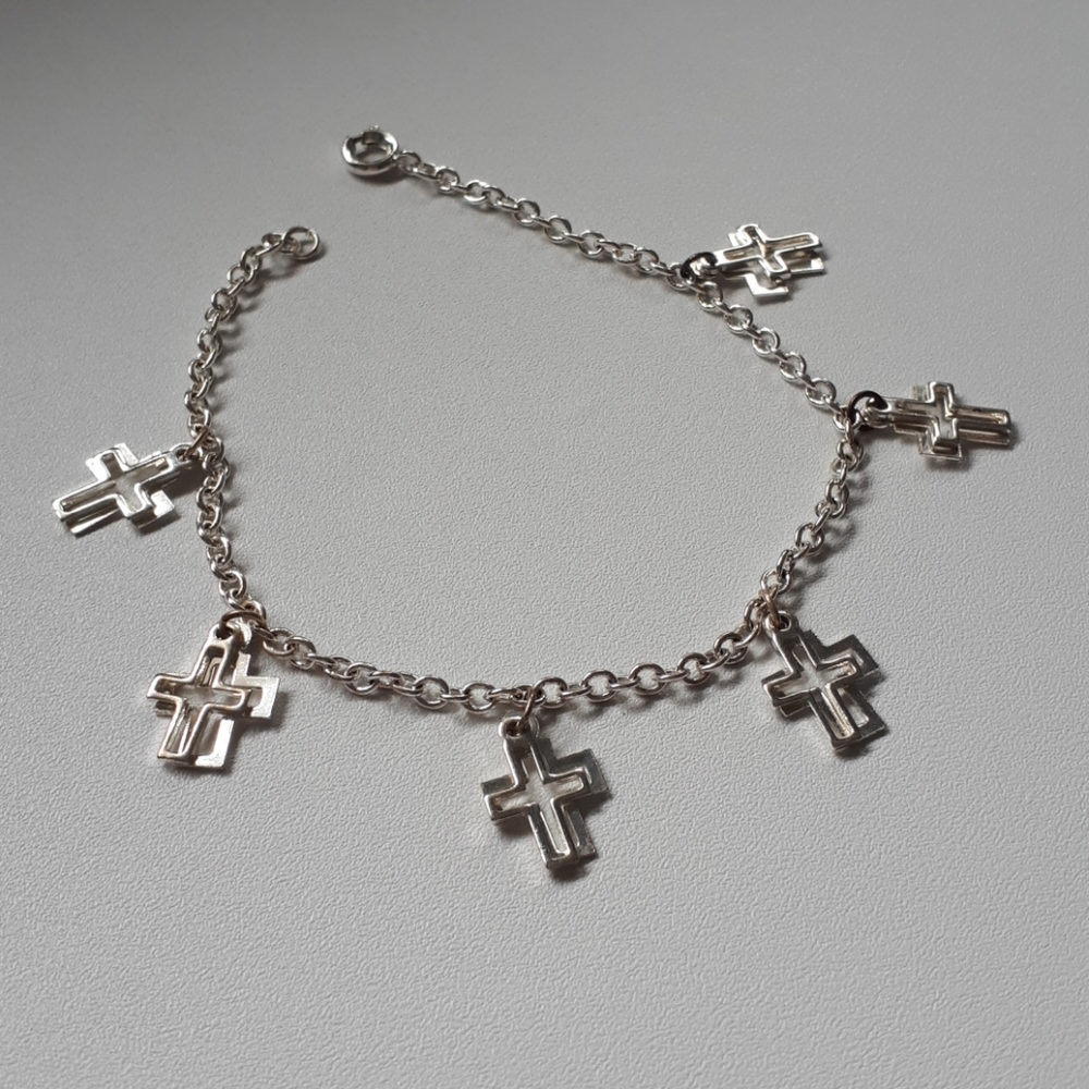 Silver bracelet with six double catholic cross